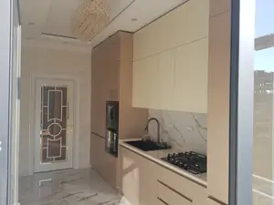 Продается 2-комнатная квартира − 60 м²