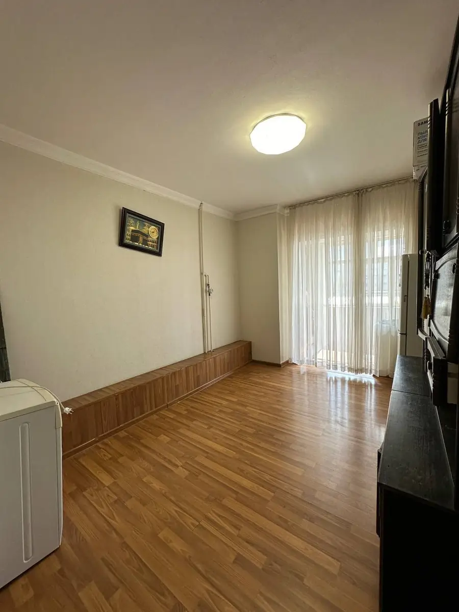 Продается 4-комнатная квартира − 92 м²