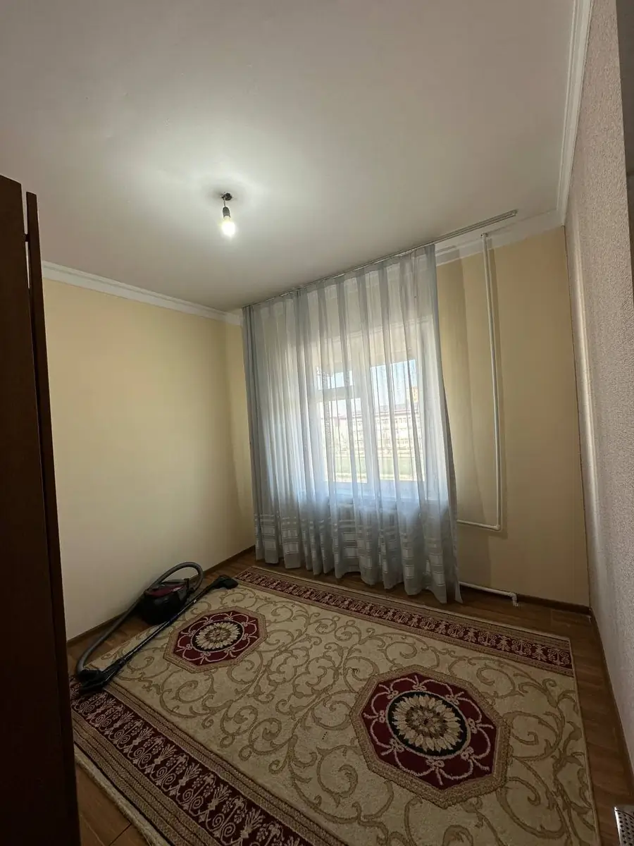 Продается 4-комнатная квартира − 92 м²