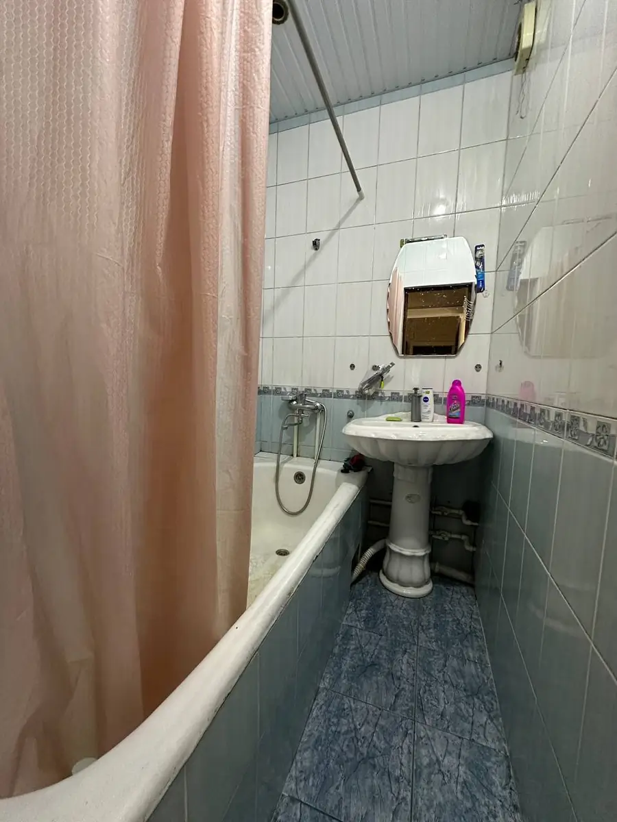 Продается 4-комнатная квартира − 92 м²