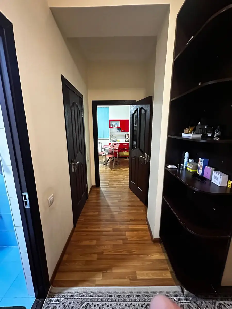Продается 2-комнатная квартира − 70 м²
