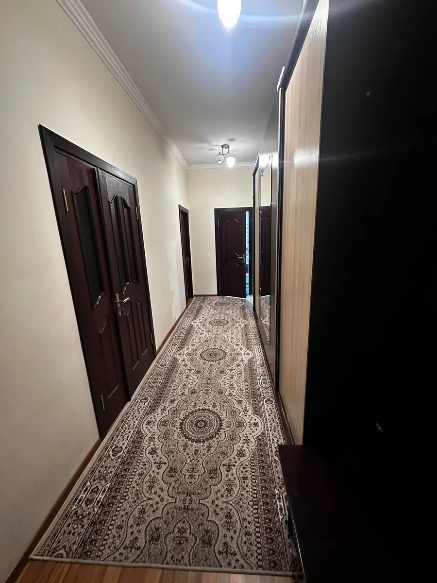 Продается 2-комнатная квартира − 70 м²