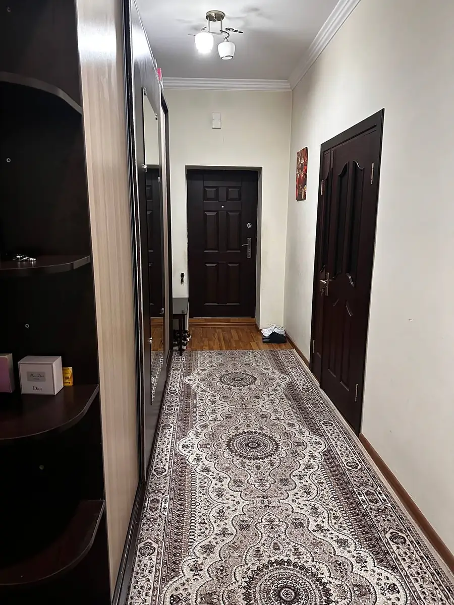 Продается 2-комнатная квартира − 70 м²