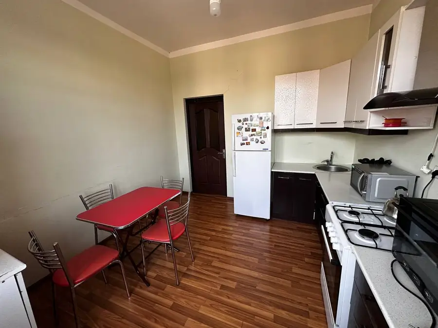Продается 2-комнатная квартира − 70 м²