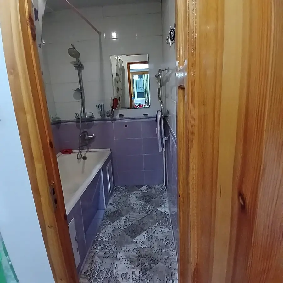 Продается Более 5-комнатная квартира − 68 м²