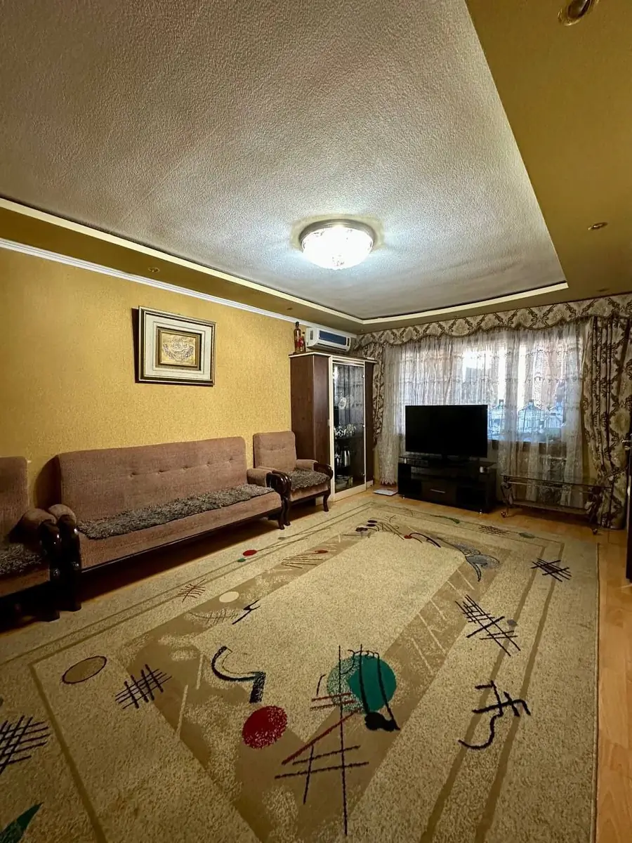 Продается 3-комнатная квартира − 72 м²