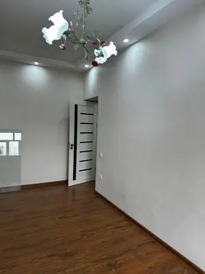 2 xonali kvartira sotiladi − 48 m²