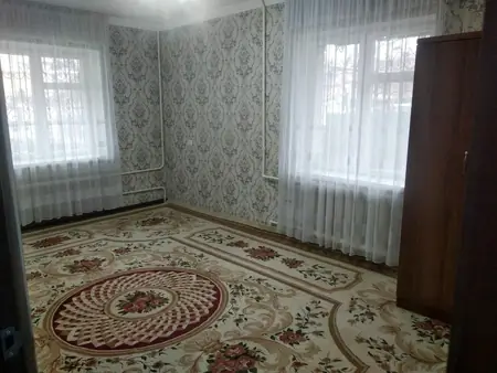 2-комнатная квартира − 40 м², 1/4 этаж