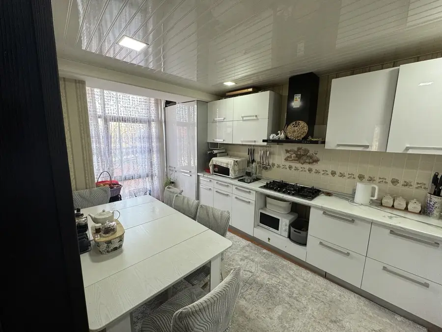 Продается 3-комнатная квартира − 81.2 м²