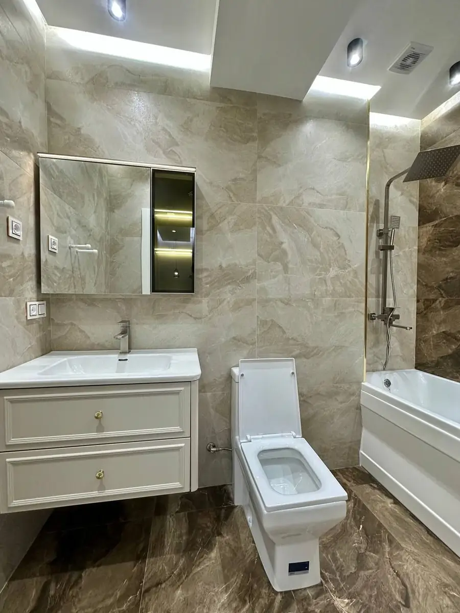 Продается 2-комнатная квартира − 65 м²