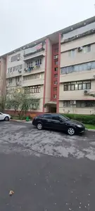 Продается 4-комнатная квартира − 80 м²