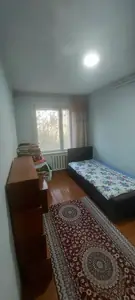 Продается 4-комнатная квартира − 80 м²