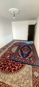 Продается 4-комнатная квартира − 80 м²