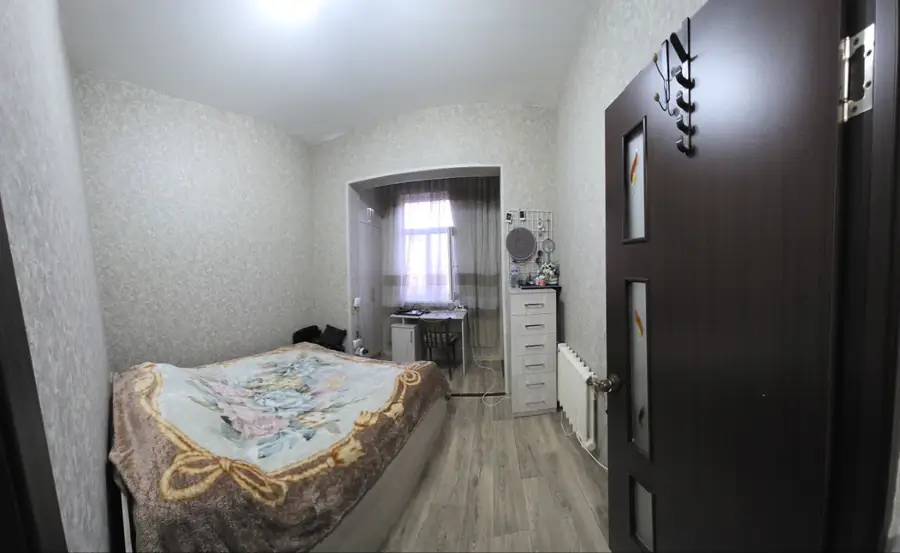 Продается 2-комнатная квартира − 42 м²