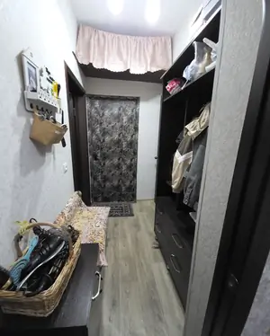 Продается 2-комнатная квартира − 42 м²