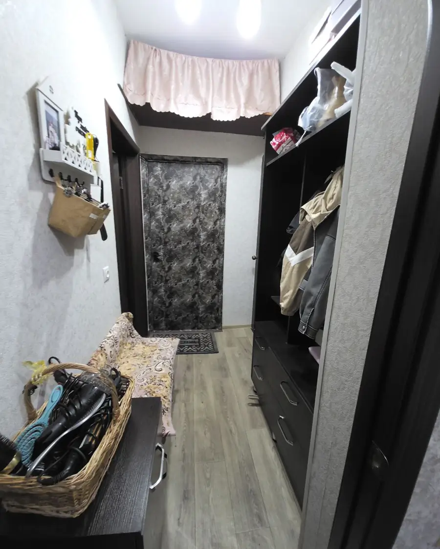 Продается 2-комнатная квартира − 42 м²