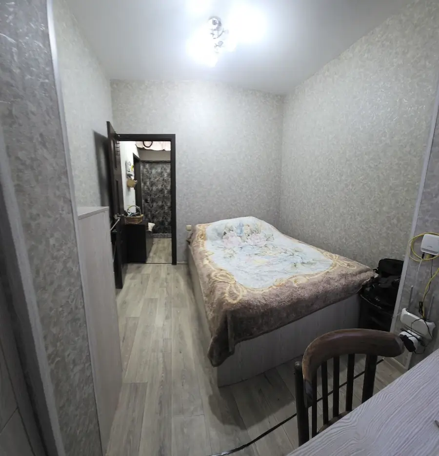 Продается 2-комнатная квартира − 42 м²