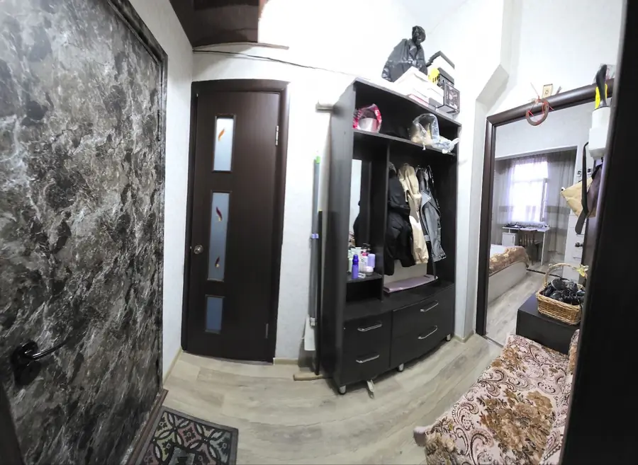Продается 2-комнатная квартира − 42 м²