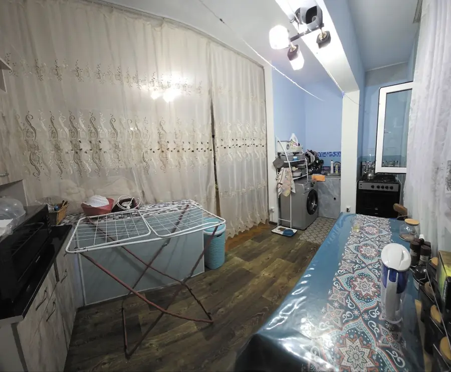 Продается 2-комнатная квартира − 42 м²