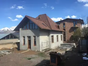 3 qavatli uy sotiladi − 360 m²
