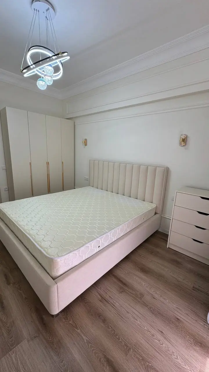 Продается 4-комнатная квартира − 121 м²