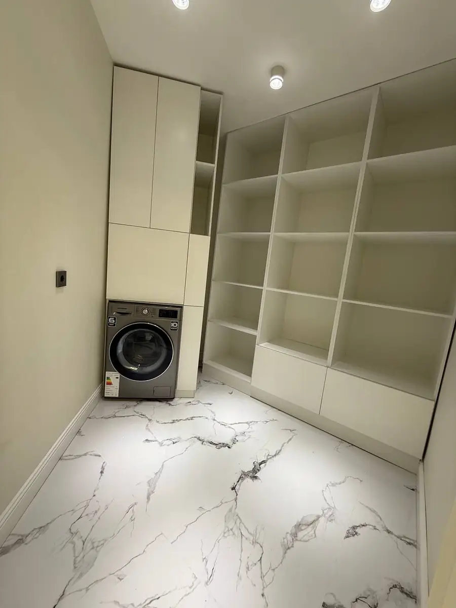 3 xonali kvartira sotiladi − 92 m²