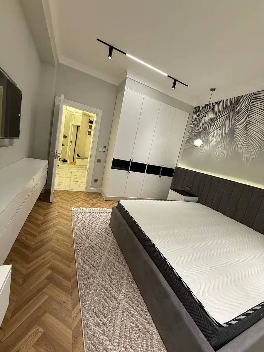 3 xonali kvartira sotiladi − 92 m²