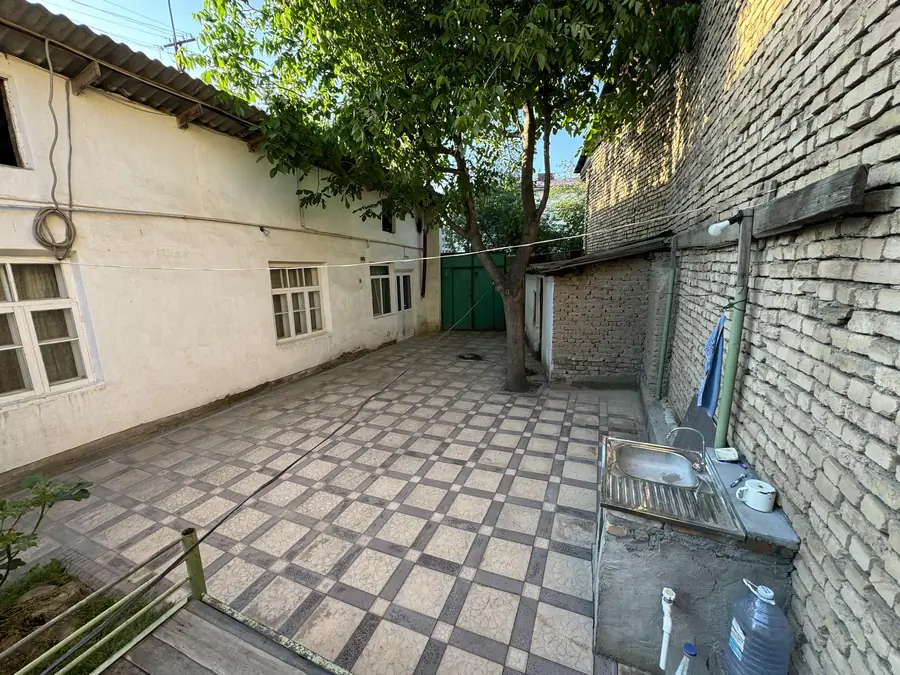 1-этажный дом − 242 м², 242 сот.