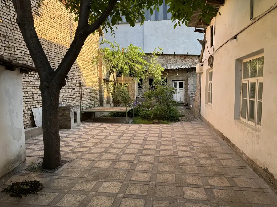 1-этажный дом − 242 м², 242 сот.