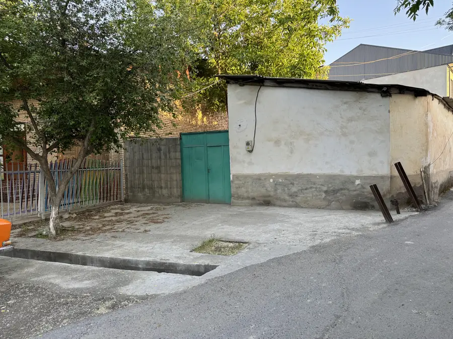 1-этажный дом − 242 м², 242 сот.