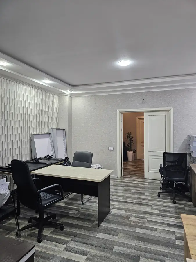 Ofis − 210 m², 4/4 qavat