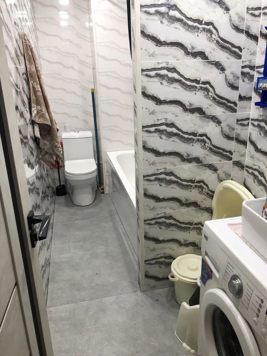 Продается 3-комнатная квартира − 48.4 м²