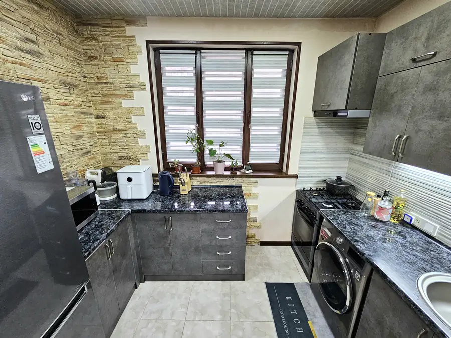 Продается 1-комнатная квартира − 44 м²