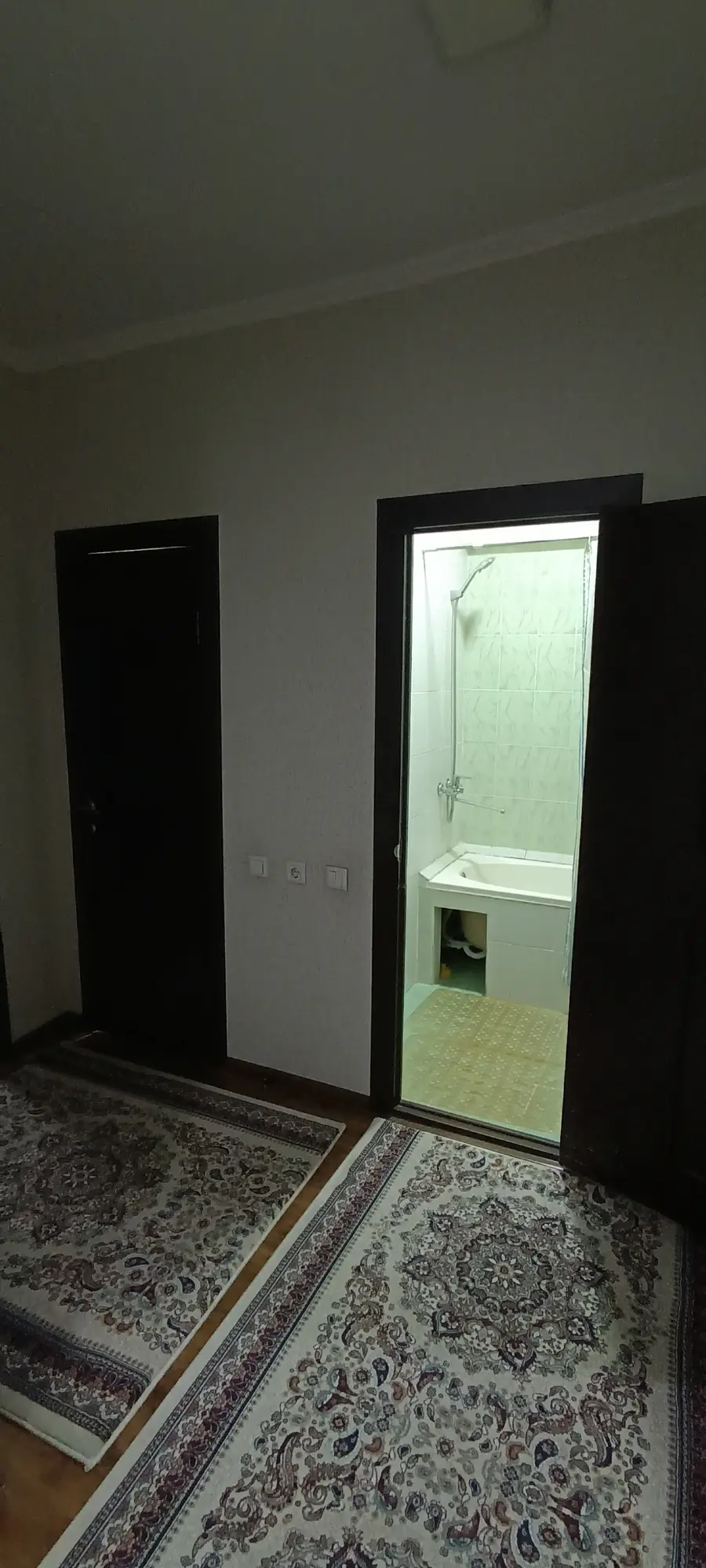 3 xonali kvartira sotiladi − 80 m²