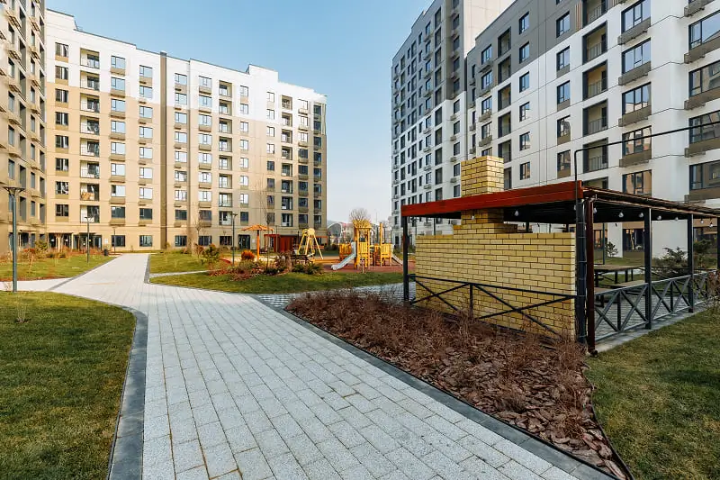 3 xonali kvartira sotiladi − 99.4 m²