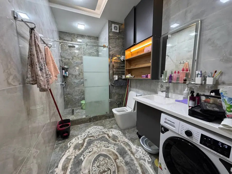 4 xonali kvartira sotiladi − 136 m²