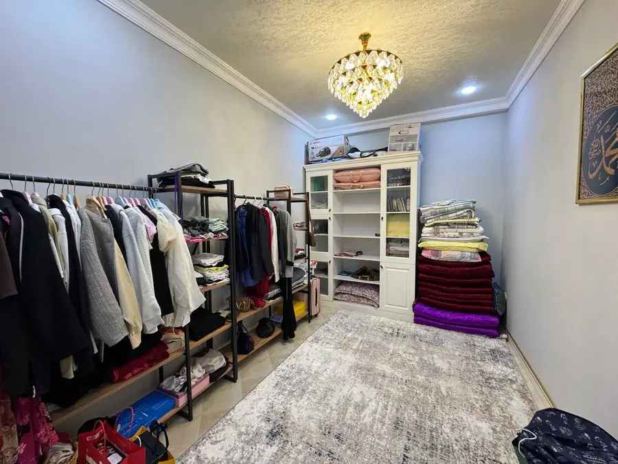 4 xonali kvartira sotiladi − 136 m²