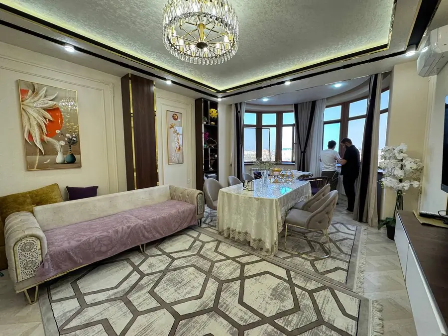 4 xonali kvartira sotiladi − 136 m²