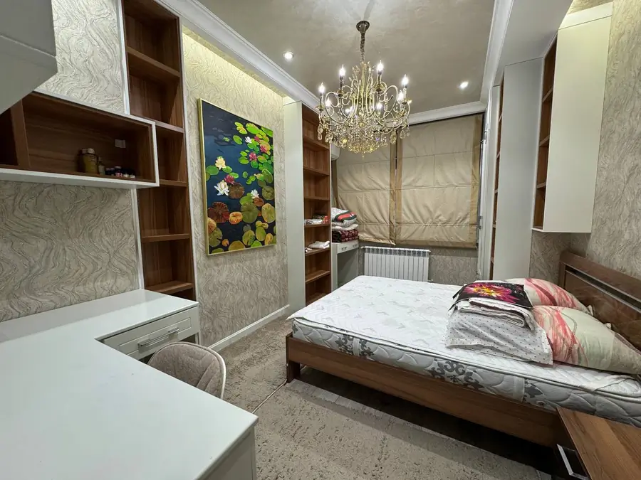 Продается 3-комнатная квартира − 102 м²