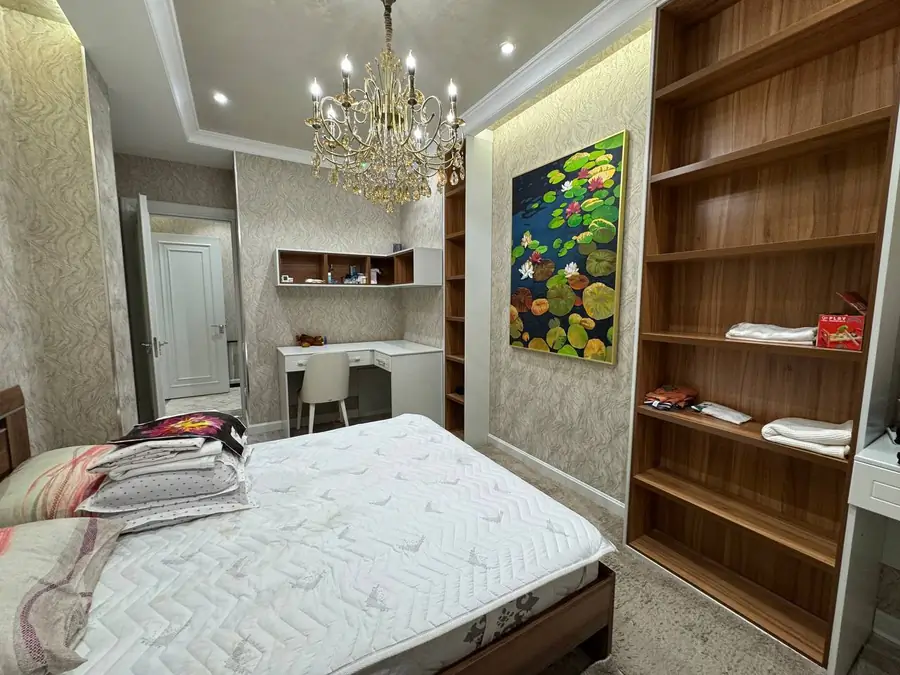 Продается 3-комнатная квартира − 102 м²