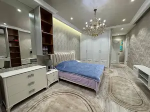 Продается 3-комнатная квартира − 102 м²