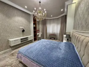 Продается 3-комнатная квартира − 102 м²