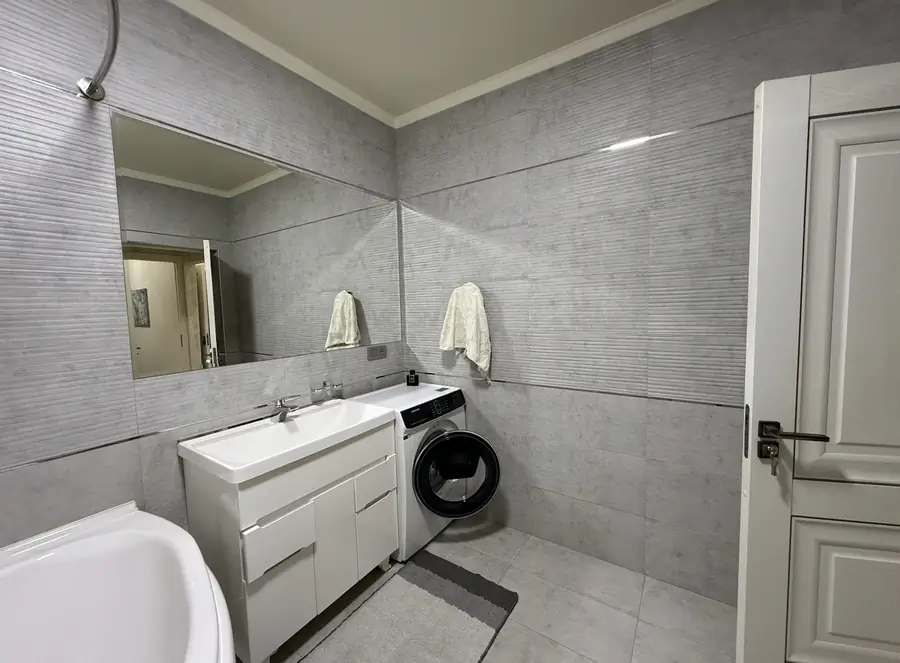 3 xonali kvartira sotiladi − 95 m²