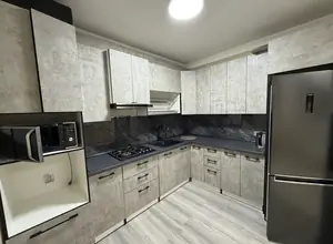 3 xonali kvartira sotiladi − 95 m²