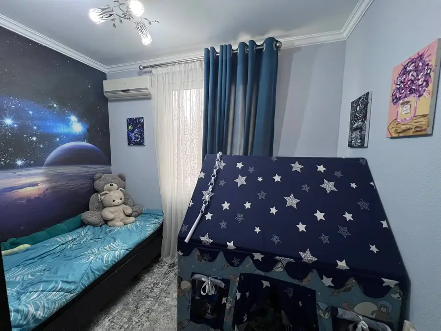 Продается 1-комнатная квартира − 43 м²