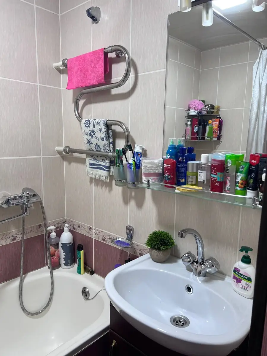 Продается 1-комнатная квартира − 43 м²