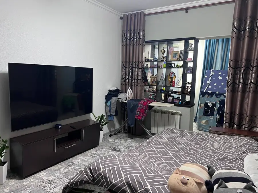 Продается 1-комнатная квартира − 43 м²