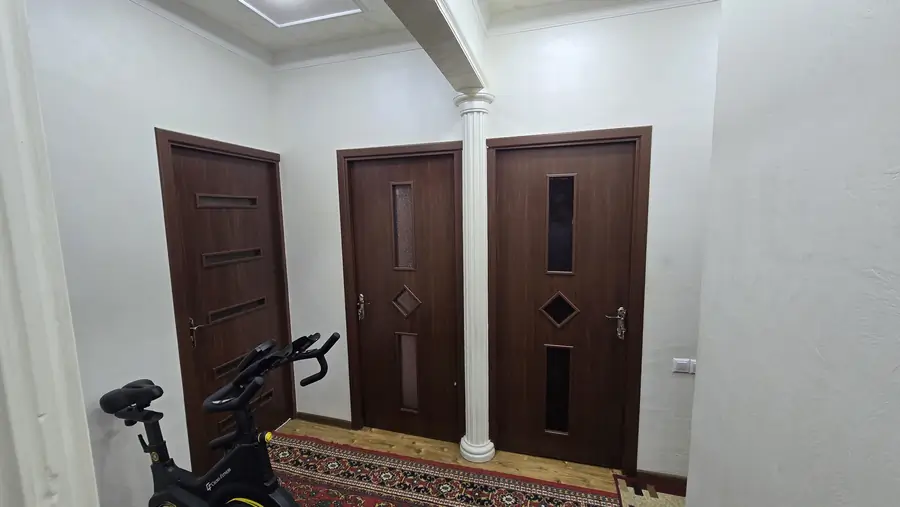 Продается Более 5-комнатная квартира − 100 м²