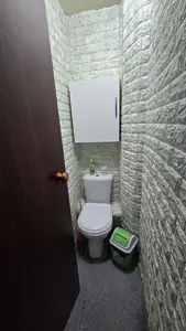 Продается Более 5-комнатная квартира − 100 м²