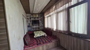 Продается Более 5-комнатная квартира − 100 м²